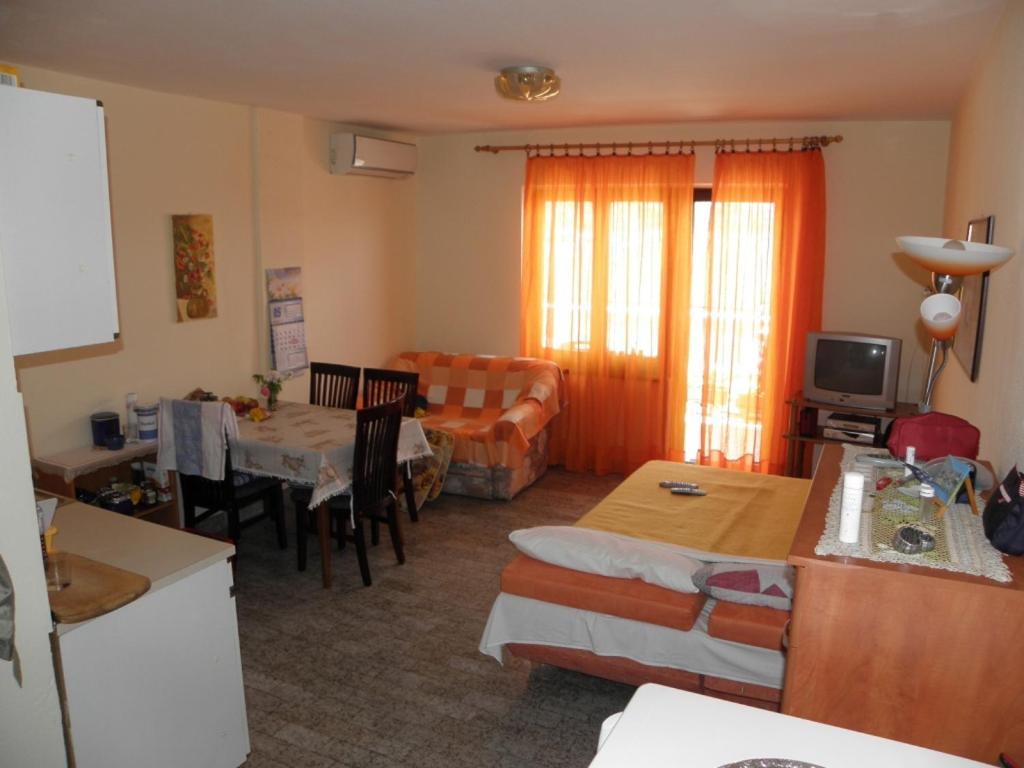 Apartments Milan in Baska  Bagian luar foto