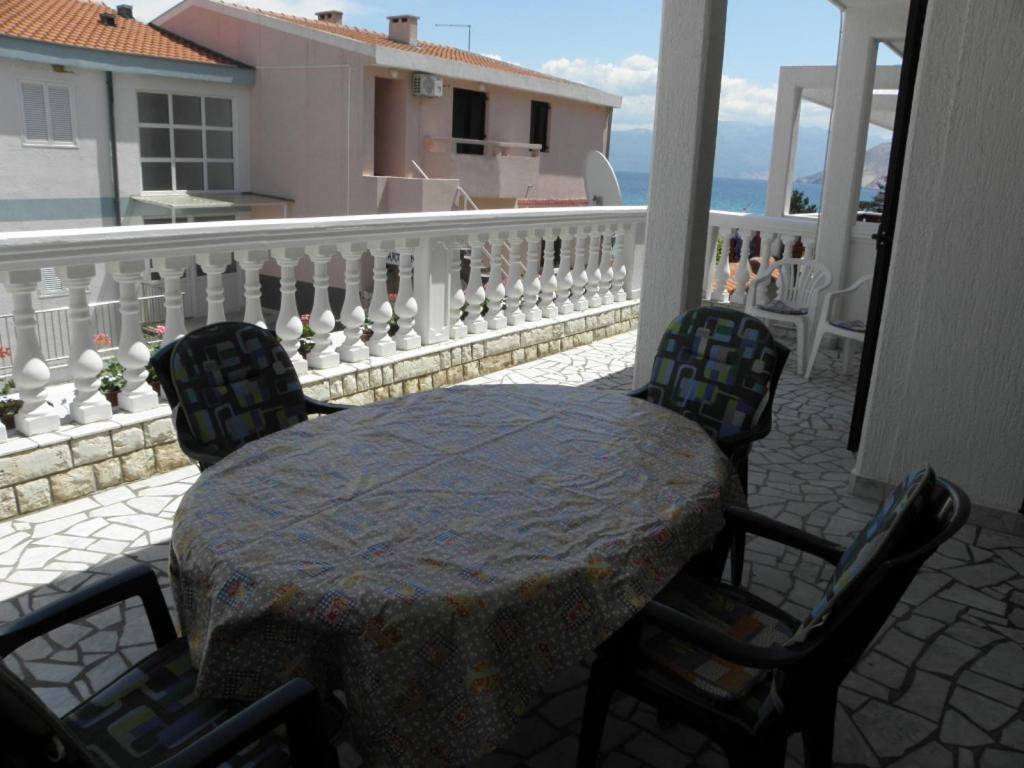 Apartments Milan in Baska  Bagian luar foto