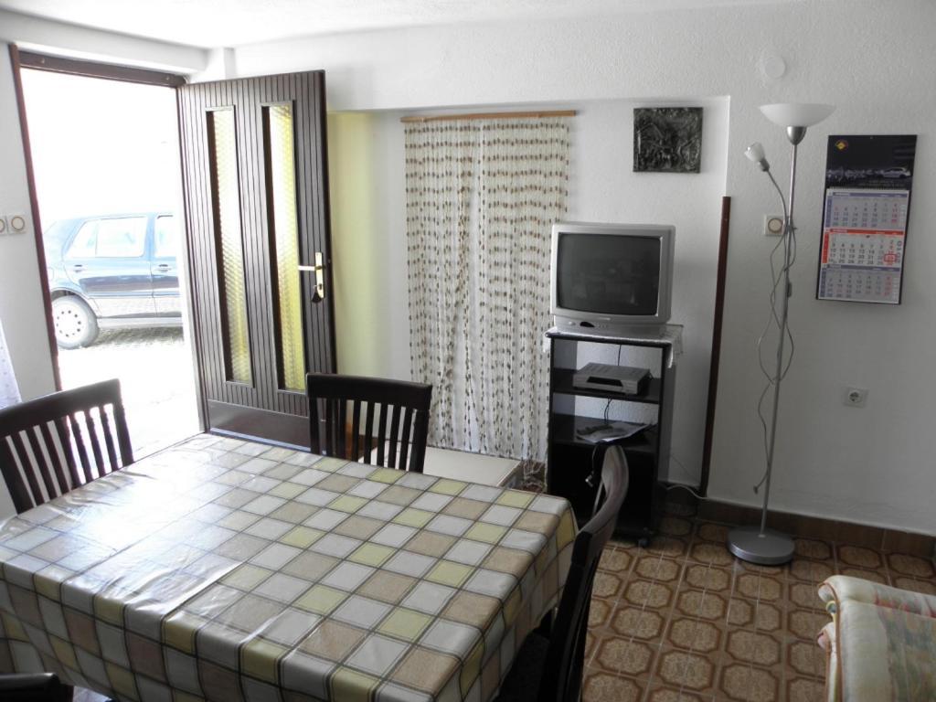 Apartments Milan in Baska  Bagian luar foto