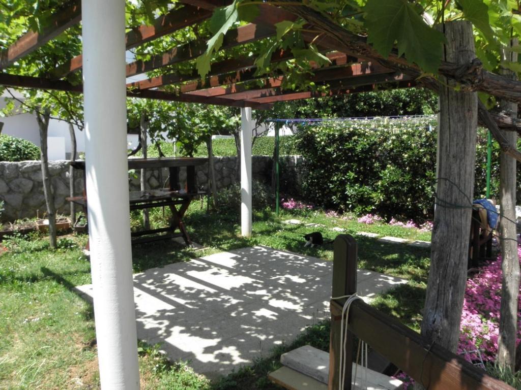 Apartments Milan in Baska  Bagian luar foto