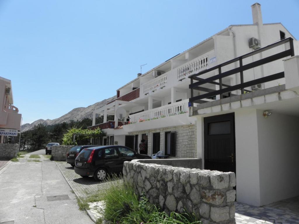 Apartments Milan in Baska  Bagian luar foto