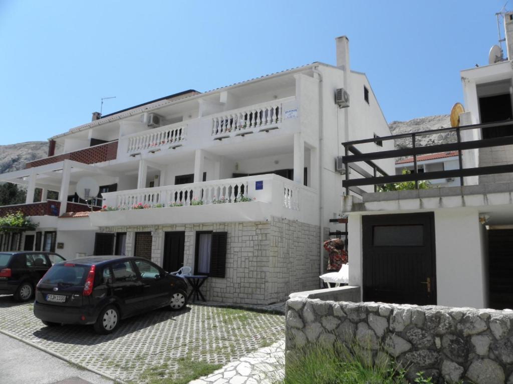 Apartments Milan in Baska  Bagian luar foto
