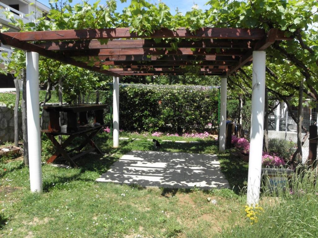 Apartments Milan in Baska  Bagian luar foto