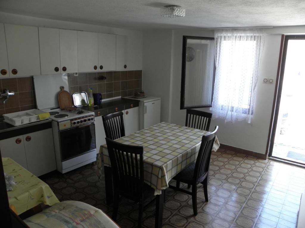 Apartments Milan in Baska  Bagian luar foto