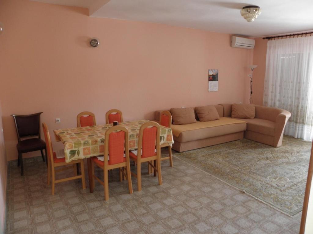 Apartments Milan in Baska  Bagian luar foto
