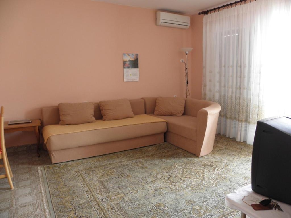 Apartments Milan in Baska  Bagian luar foto