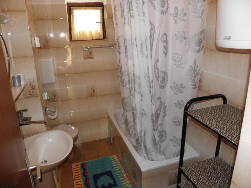 Apartments Milan in Baska  Bagian luar foto