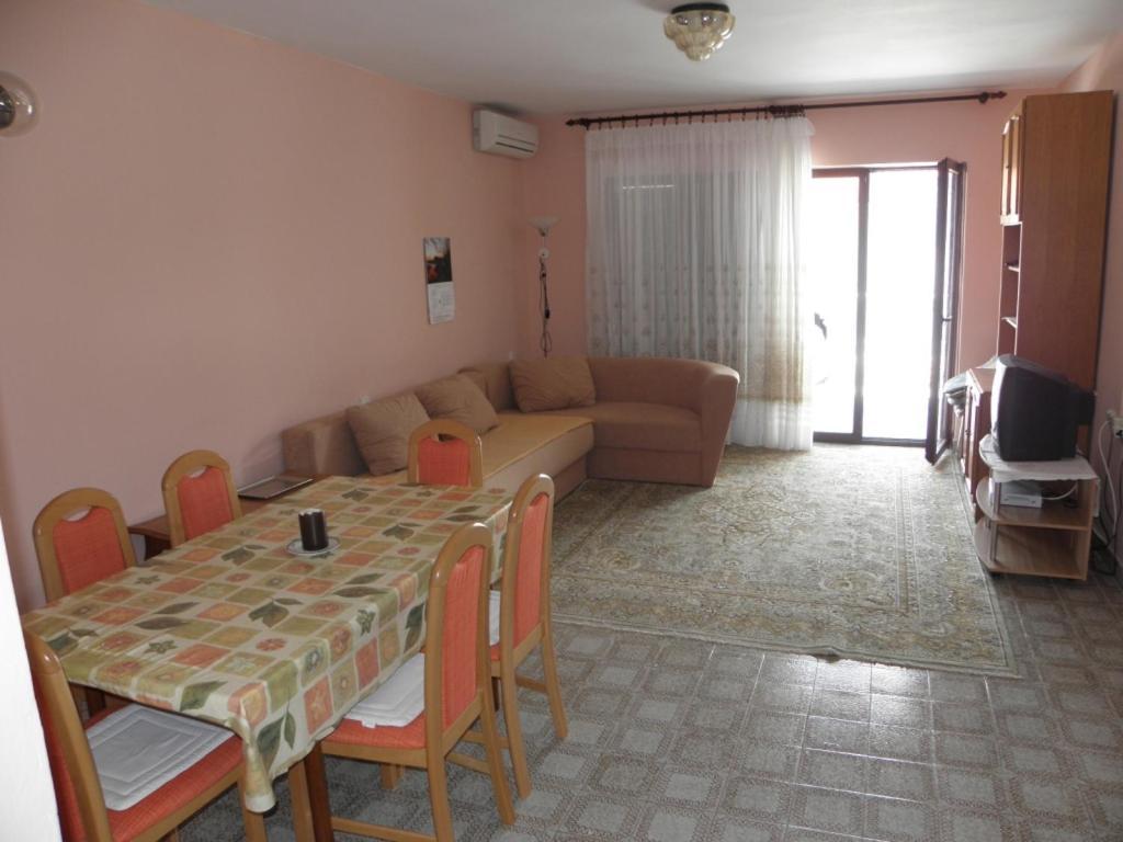 Apartments Milan in Baska  Bagian luar foto