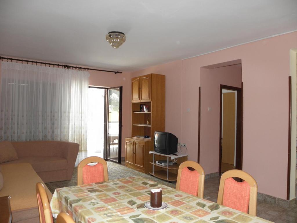 Apartments Milan in Baska  Bagian luar foto