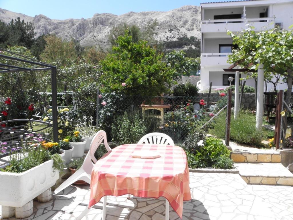 Apartments Milan in Baska  Bagian luar foto