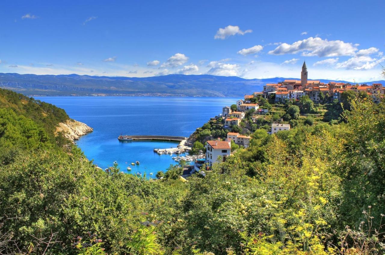 Apartments Milan in Baska  Bagian luar foto